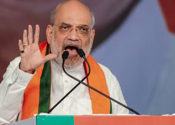 आदिवासी महिलाओं को गाय-भैंस देंगे.. बस्तर में गृहमंत्री अमित शाह का बड़ा ऐलान, नक्सल मुद्दे पर कांग्रेस को घेरा