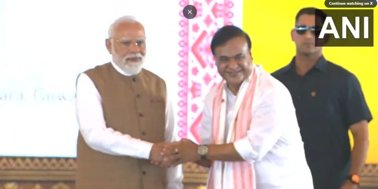 दूसरी बार असम के CM बने हिमंता, 2 बीजेपी और 2 सहयोगी दलों से मंत्री बने, पीएम-गृहमंत्री मौजूद रहे, सिंधिया ने की मोदी की तारीफ