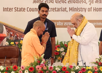 मध्य क्षेत्रीय परिषद की 26वीं बैठक में शामिल हुए गृहमंत्री अमित शाह, सीएम योगी ने ओढ़ाया शॉल, इन मुद्दों पर हुई चर्चा