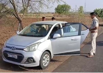 MP में इस सड़क किनारे खड़ी थी कार, अंदर मौजूद थे कपल, पुलिस ने मौके पर पहुंचकर खोला दरवाजा तो सब हो गए दंग.!