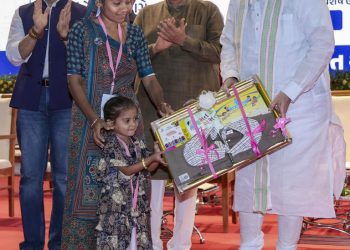 गर्भ से 18 साल तक बच्चों पर रहेगी सरकार की नजर, अमित शाह ने लॉन्च किया PM-Family Care Tracker, जानें इसके फायदे