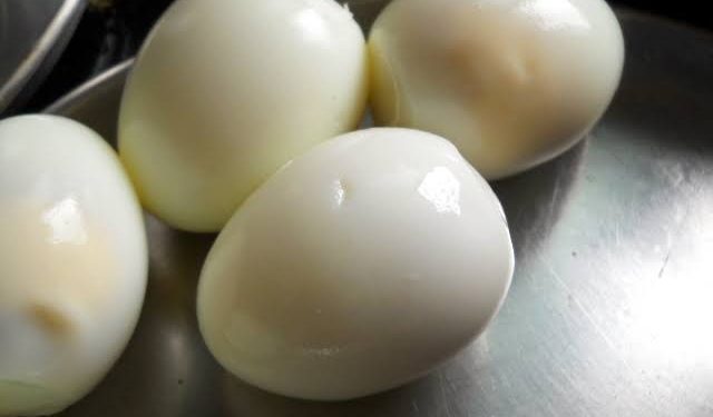 Fresh Egg Test: बिना तोड़े पता चल जाएगा अंडा फ्रेश है या खराब, मार्केट में आ गया दो मिनट वाला सबसे आसान तरीका, आप भी जानिए