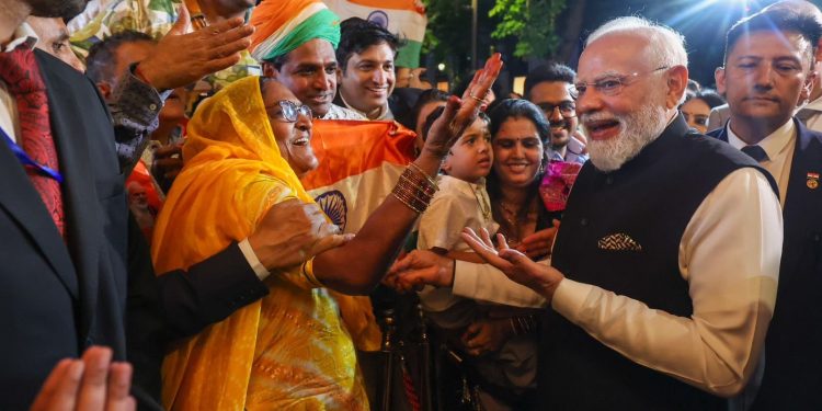 PM Modi France Visit 2026: पेरिस में पीएम मोदी का हुआ भव्य स्वागत, G7 में ट्रम्प बोले- मोदी के रहते भारत पर हमला हुआ तो अमेरिका देगा साथ