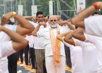 International Yoga Day 2026: योग करें 70 की उम्र में 50 जैसा दिखें… कोलकाता में पीएम मोदी ने किए 5 आसन, फिट रहने का संदेश भी दिया