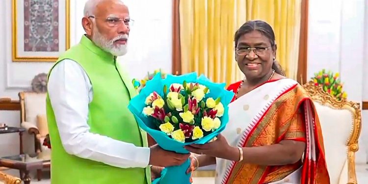 PM Modi Odisha Visit 2026: राष्ट्रपति के ससुराल पहुंचे पीएम मोदी, ओडिशा के पहाड़पुर में में लॉन्च करेंगे ₹47600 करोड़ के प्रोजेक्ट्स