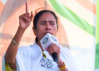 TMC Split Crisis:  20 सांसदों की बगावत के बाद अब टीएमसी किसकी, क्या ममता बनर्जी से छिन सकता है पार्टी का नाम और चुनाव चिन्ह? जानिए हर सवाल का जवाब