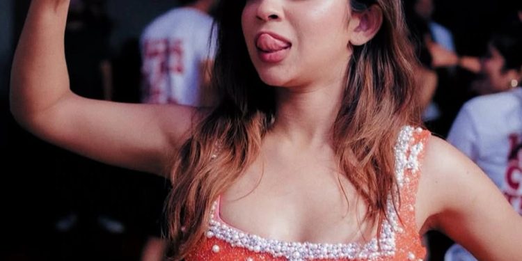 Apoorva Makhija Viral Statement: ‘दुबई का शेख 15 करोड़ देगा तो सोने को तैयार हूं’, बोली इंफ्लुएंसर, इस शर्त पर करेंगी कॉम्प्रोमाइज!