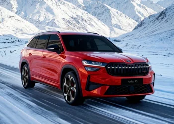 Skoda Kodiaq RS: लॉन्च से पहले ही मचा बवाल, सिर्फ 6 मिनट में SOLD-OUT हुई 7-सीटर SUV
