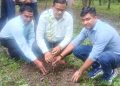 भोपाल के वार्ड 85 में रजिस्ट्रार सत्य प्रकाश बड़गैंया ने कराया 200 पौधों का रोपण, अधिकारियों और कर्मचारियों के साथ मिलकर बढ़ाई हरियाली