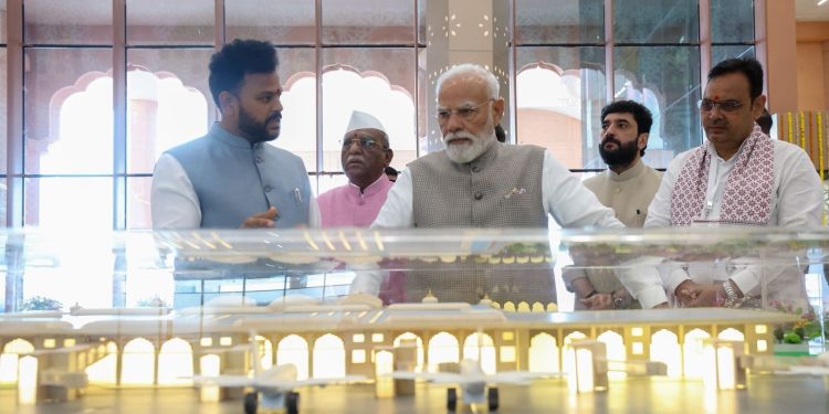 PM Modi Rajasthan Visit: पीएम मोदी ने जोधपुर में ‘उड़ान’ के दूसरे फेज की शुरुआत की, एयरपोर्ट के टर्मिनल भवन को देखा