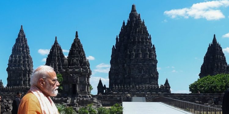 PM Modi Indonesia Visit: हमेशा शिव से जुड़ने का सौभाग्य मिला… इंडोनेशिया के सबसे बड़े हिंदू मंदिर पहुंचे पीएम मोदी ने क्या कहा