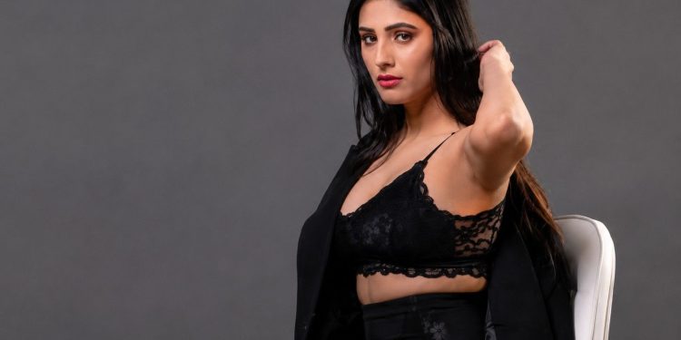 Karan Kundrra Controversy:  ‘मुझे किस किया, फिर जोर से थप्पड़ मारा’, टीवी एक्ट्रेस सान्वी ने करण कुंद्रा पर लगाया गंभीर आरोप, रोते हुई ये बताया.!