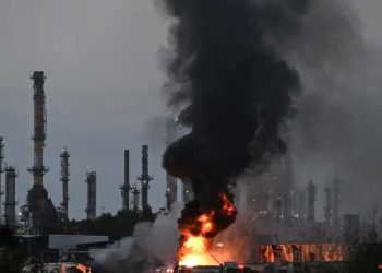 US Iran Conflict: अमेरिका-ईरान के बीच फिर छिड़ गई भीषण जंग! कुवैत से बहरीन तक भारी तबाही, दोबारा जंग शुरू होने के क्या हैं कारण?