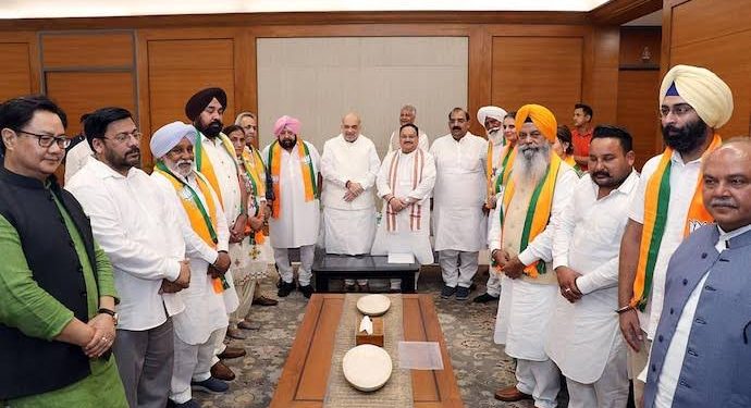 अब ये कांग्रेसी दिग्गज होगा बीजेपी में शामिल, पंजाब चुनाव से पहले इस नेता ने की गृहमंत्री अमित शाह से मुलाकात