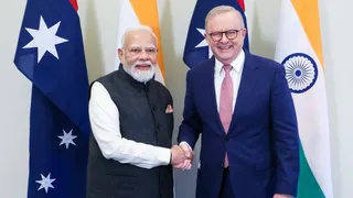 PM Modi Australia Visit: ऑस्ट्रेलिया में बनारसी अंदाज में गूंजा ‘हर हर महादेव’, पीएम मोदी और वाराणसी के आशुतोष मिश्रा की खास मुलाकात