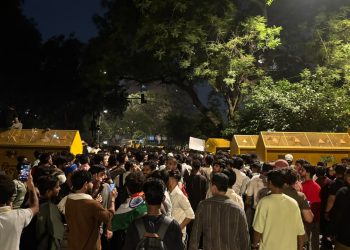 संसद तक पहुंचे कॉकरोच पार्टी के प्रदर्शनकारी, पुलिस ने आंसू गैस छोड़ी, लाठीचार्ज भी किया; दिपके ने अचानक अनशन तोड़ा, जानें ताजा हालात