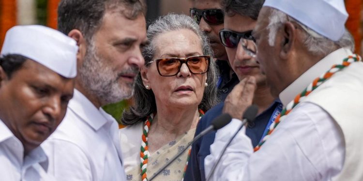 सोनिया गांधी ने कार्यकर्ताओं को वंदे मातरम गाने से रोका? BJP के आरोप पर कांग्रेस ने ये कहा