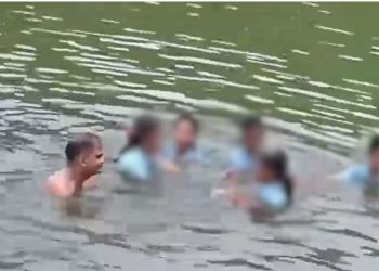 Alwar Principal Viral Video: अपने ही स्कूल की लड़कियों संग बिना कपड़ों के नहाया प्रिंसिपल, वीडियो वायरल होने के बाद हुआ एक्शन