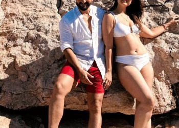 Kareena Kapoor Bikini Photos: व्हाइट बिकिनी में पति संग रोमांटिक हुईं 45 साल की करीना कपूर, पोस्ट कर बोलीं- तुम्हारे बिना…