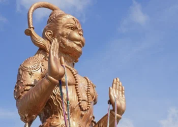 जेसीबी-क्रेन से भी नहीं हिली ‘बजरंगबली’ की मूर्ति, एक  हजार साल पुरानी प्रतिमा हटाने आए IIT एक्सपर्ट्स, MP का चौंकाने वाला केस