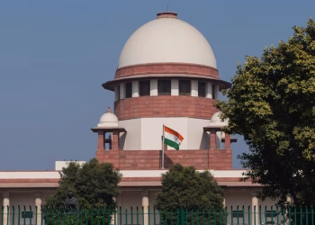 ‘जाओ, मां के पैर छूकर पापों की माफी मांगो’, मकान पर कब्जे की कोशिश करने वाले कलयुगी बेटे को सुप्रीम कोर्ट ने दिया ये आदेश
