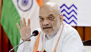 साबरमती में गृहमंत्री अमित शाह दिखाई देश की पहली LNG ट्रेन को हरी झंडी, इन रेलवे प्रोजेक्ट्स का भी किया शुभारंभ