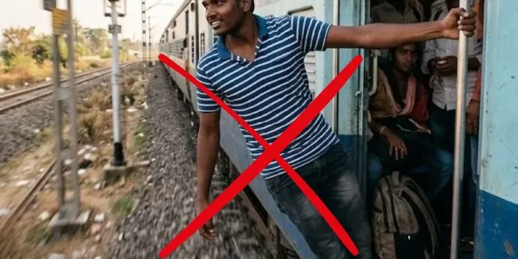 ट्रेन में सीट नहीं मिली तो क्या गेट पर खड़े हो सकते हैं? जानिए क्या कहता है रेलवे का नियम, आपके लिए जानना जरूरी