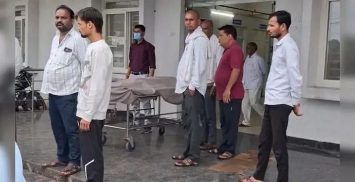 Sagar Poisonous Liquor Case: एक बॉटल शराब के चक्कर में गंवाई 11 लोगों ने जान, सागर में ऐसा क्या हुआ कि तीन गांव मातम में डूब गए