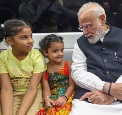 PM Modi Metro Video: मेट्रो में बच्चों से मिले PM मोदी, पूछा- जन्माष्टमी मनाई? पढ़ने को लेकर भी दी खास सलाह
