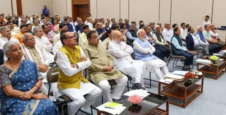 पीएम ने मंत्रियों से योजनाओं और कामकाज पर फीडबैक लिया: कहा- कोई जरूरतमंद योजना के लाभ से न छूटे, लोगों का जीवन आसान बनाना लक्ष्य