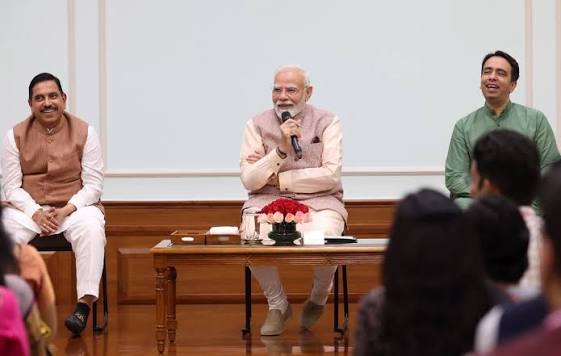 पब्लिक से कैसे बात करें, टिप्स दें… जब पीएम मोदी ने पूछा शिक्षक से सवाल, जानिए क्या बोली महिला टीचर