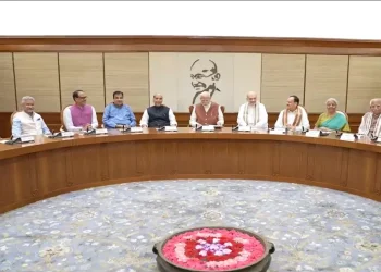 बैठक में पहुंचते ही PM मोदी को मिला स्टैंडिंग ओवेशन, मंत्रियों ने की प्रधानमंत्री की उपलब्धियों की सराहना