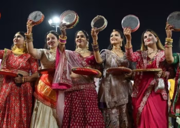 Karwa Chauth 2026:करवा चौथ पर 1 घंटे 18 मिनट का मुहूर्त, नोट करें चांद निकलने का समय, आपके आएगा बहुत काम