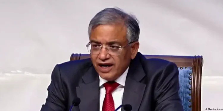 ‘चुनाव आयोग ने कानून तोड़ा तो सभी फैसले रोक देंगे’… सुप्रीम कोर्ट ने SIR के 14 फैसलों पर दिया नोटिस, CEC ज्ञानेश को सस्पेंड करने पर ये कहा