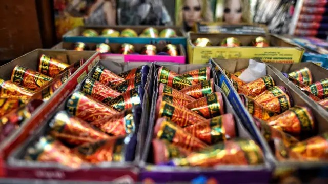 Bombay High Court Crackers Ban: देश के इस राज्य में पूरे साल के लिए बैन हुए पटाखे, दिवाली-क्रिसमस में नहीं फोड़ सकेंगे; हाईकोर्ट बोला- प्रदूषण से शहर गैस चैंबर बन सकते हैं