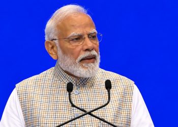 PM Modi India Mobile Congress: मोबाइल अब सिर्फ चैटिंग का साधन नहीं, DBT से ₹5 लाख करोड़ बचाए; नाना पाटेकर को भी किया याद