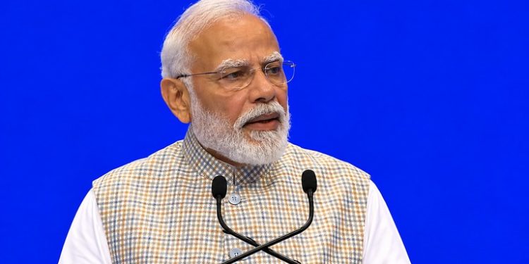 PM Modi India Mobile Congress: मोबाइल अब सिर्फ चैटिंग का साधन नहीं, DBT से ₹5 लाख करोड़ बचाए; नाना पाटेकर को भी किया याद