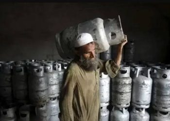 Pakistan LPG Price Hike: पाकिस्तान में 7 हजार रुपए का मिल रहा LPG सिलेंडर, ईरान से 17 अक्टूबर से सप्लाई बंद, जानिए दूसरी चीजों के दाम