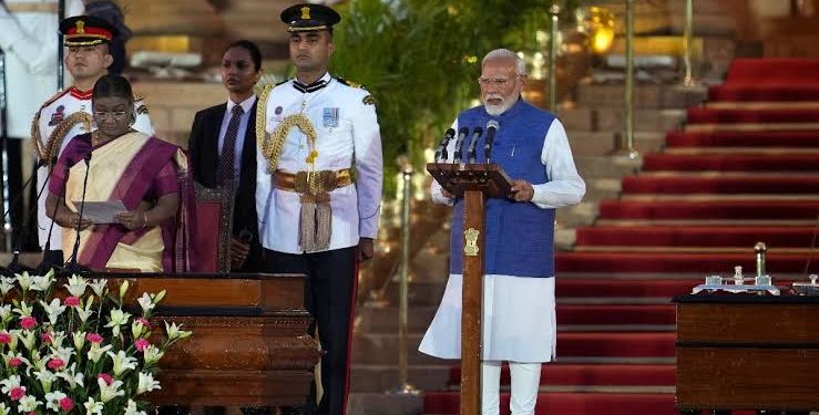 PM Modi 25 Years in Public Service:पीएम मोदी ने कसा 2014 से पहले की महंगाई पर तंज, इन मुद्दों पर कांग्रेस सरकार को घेरा